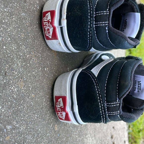 Mid high sk8 vans. - Picture 3 of 6